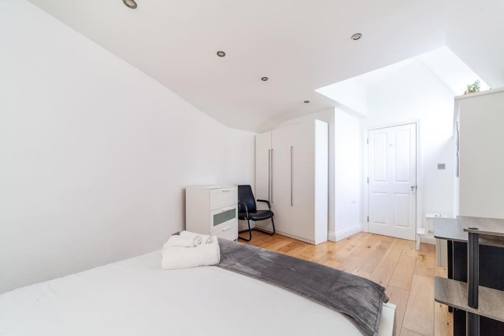 Spacious Retreat 2-Bed In Popular Camden Town London Exterior photo