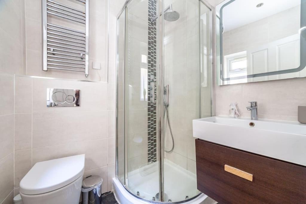 Spacious Retreat 2-Bed In Popular Camden Town London Exterior photo