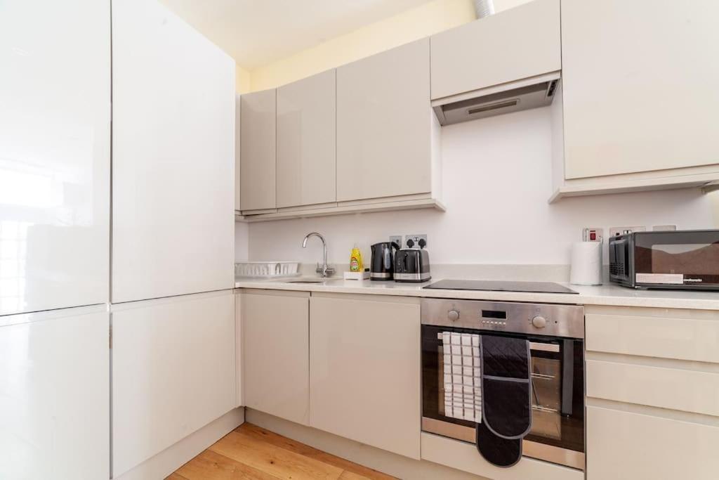 Spacious Retreat 2-Bed In Popular Camden Town London Exterior photo