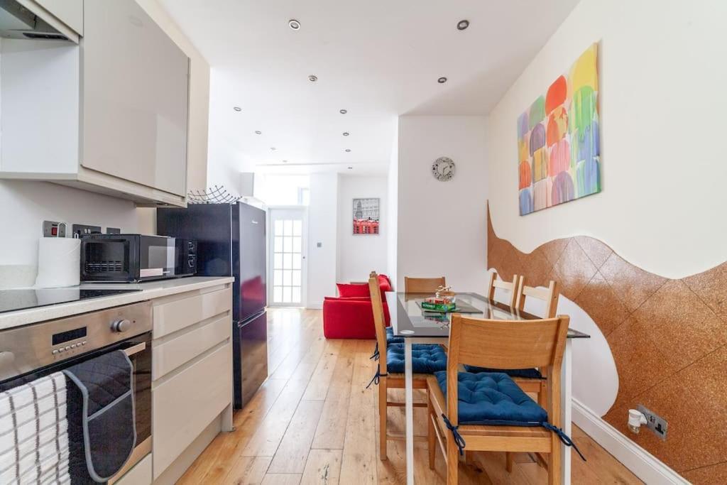 Spacious Retreat 2-Bed In Popular Camden Town London Exterior photo